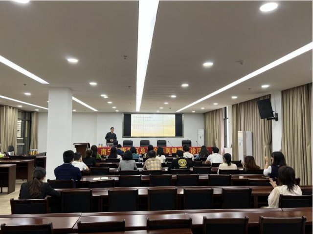 初冬献“艾”心行动—青秀区总工会联合 集团公