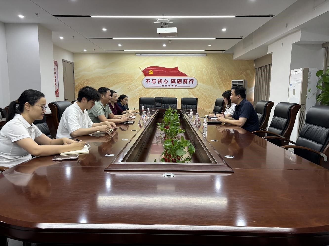 惠企政策添动力 社保服务暖企心